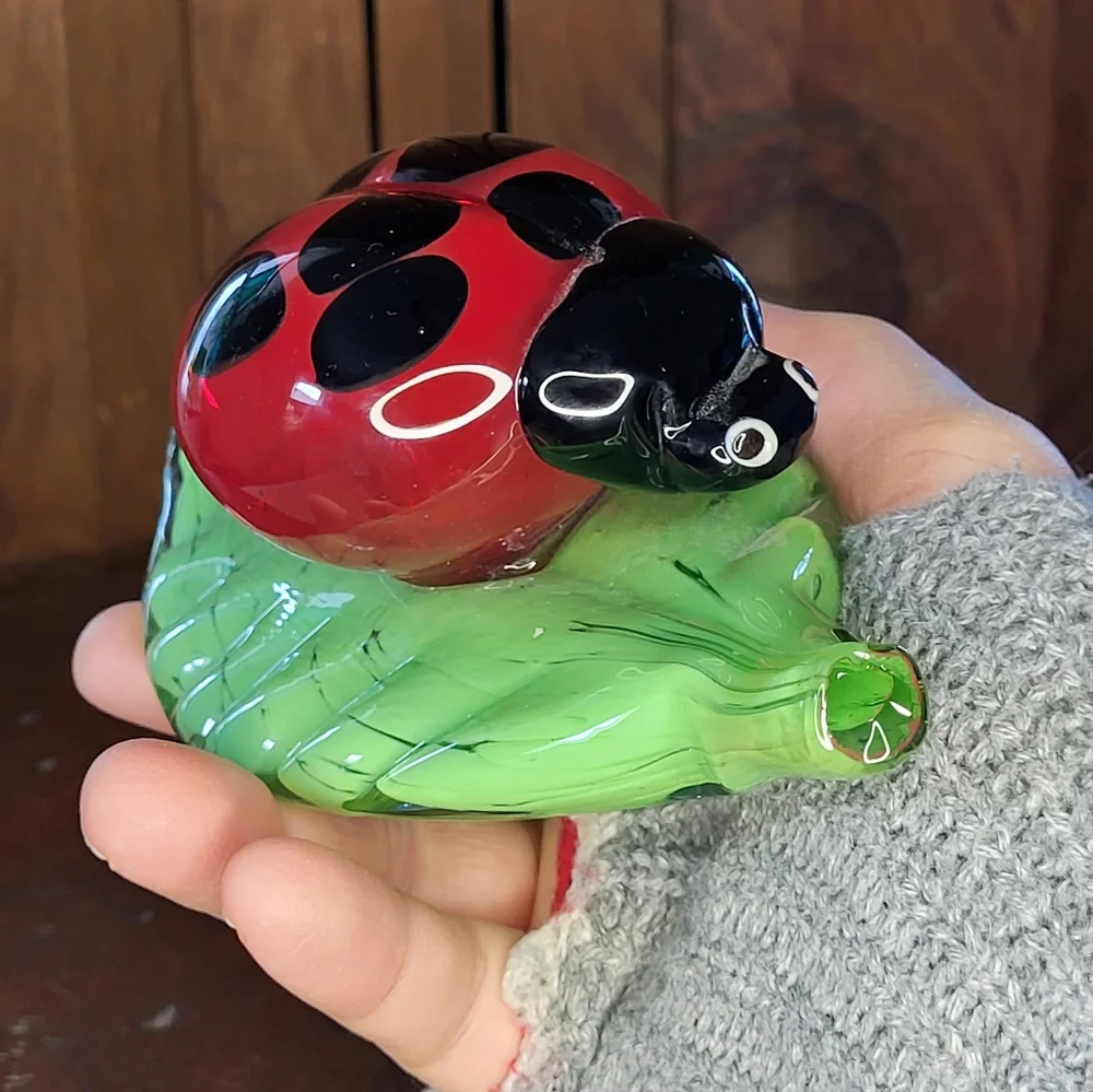 Glass Ladybug on Leaf Figurine - Picture 15 of 15